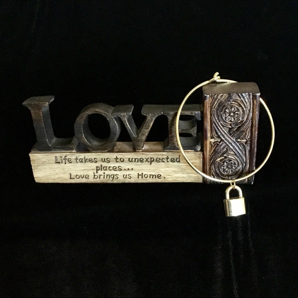 GOLD BANGEL BRACELET - LOCK
